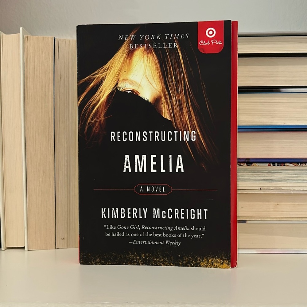Reconstructing Amelia - Kimberly McCreight, used book